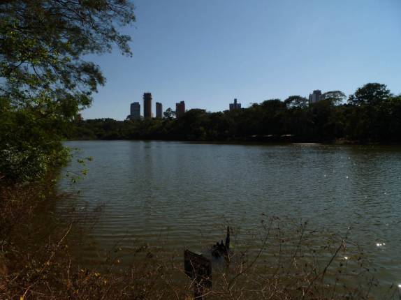 O lago do Parque do Ingá, em Maringá, no norte do Paraná
